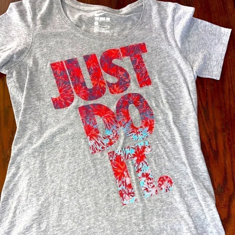 Woman’s Nike t shirt